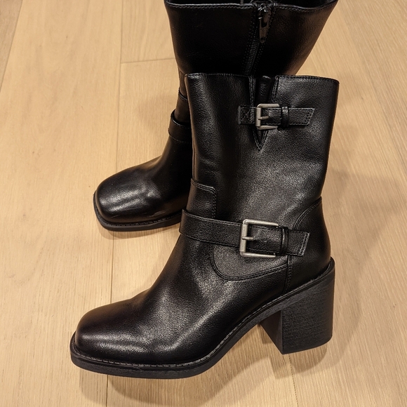 Women's Black Ankle Boots - Picture 10 of 11